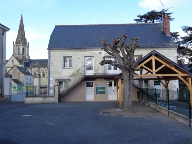 Bréhémont (37130)